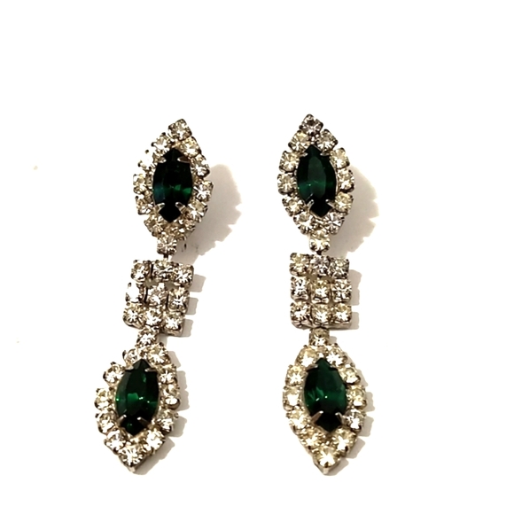 VINTAGE RHINESTONE AND FAUX EMERALD SILVER-TONE DROP DANGLE POST 2" EARRINGS - Picture 6 of 9